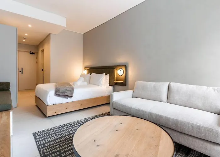 The Rose 105: Studio Apartment With Rooftop Pool
