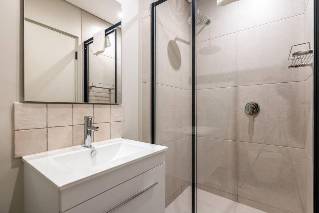 The Rose 105: With Rooftop Pool Appartement