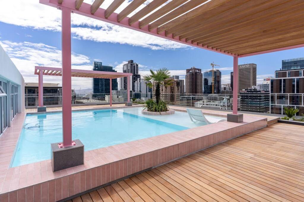 The Rose 105: With Rooftop Pool
