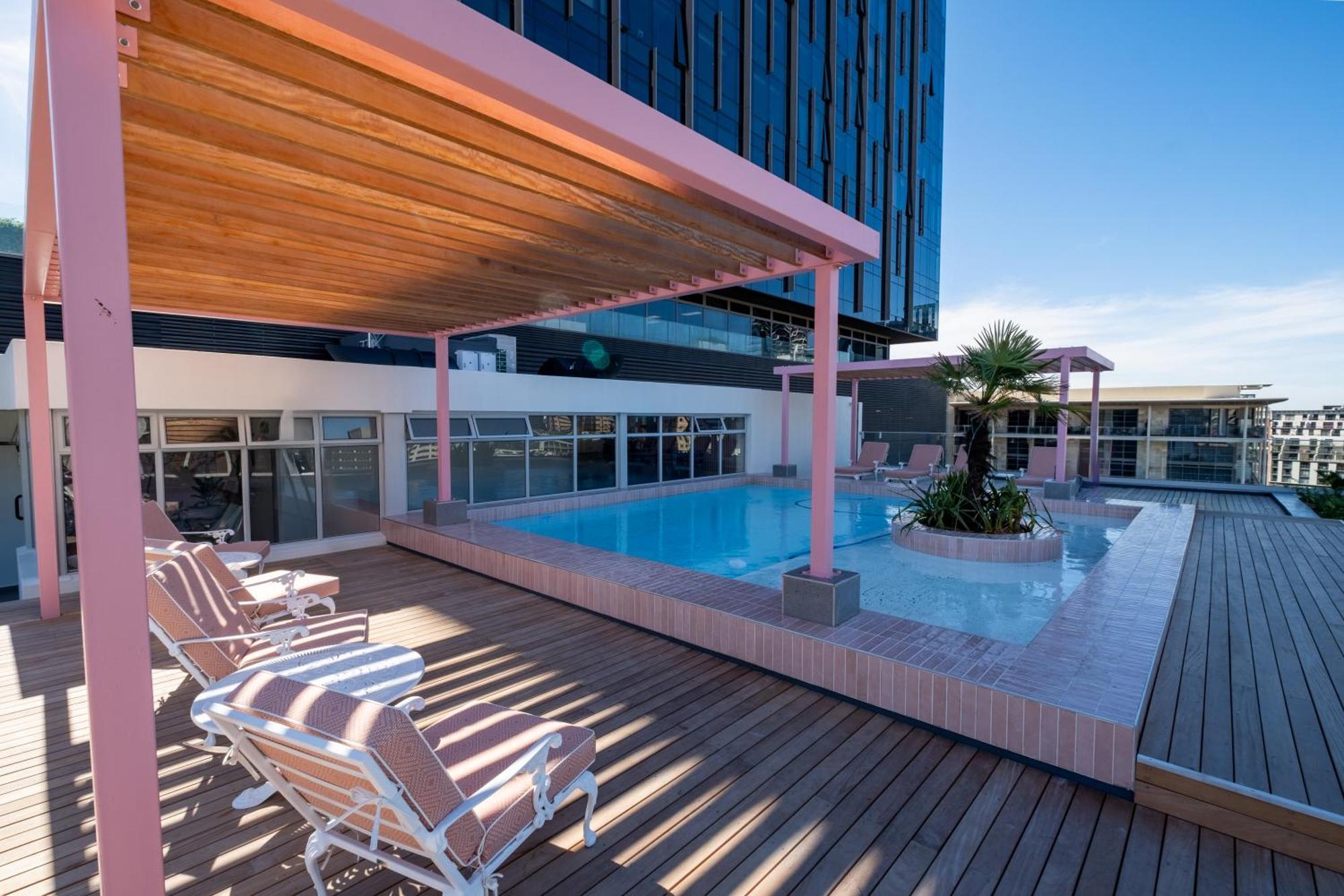 The Rose 105: With Rooftop Pool *